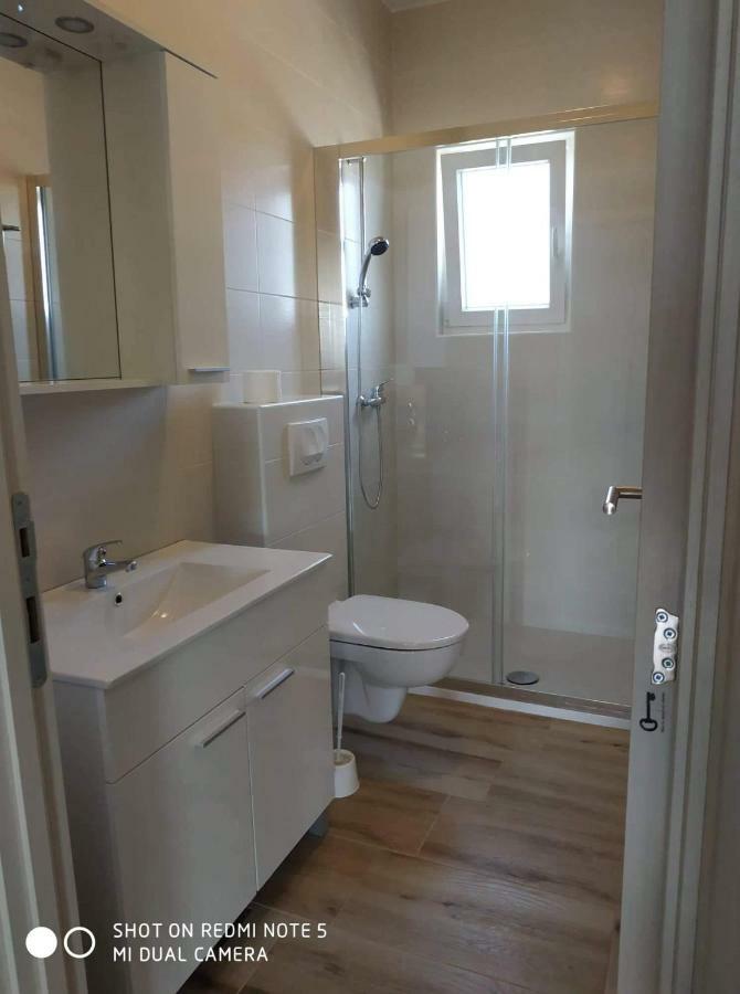 Apartments Patalic Лопар Екстер'єр фото